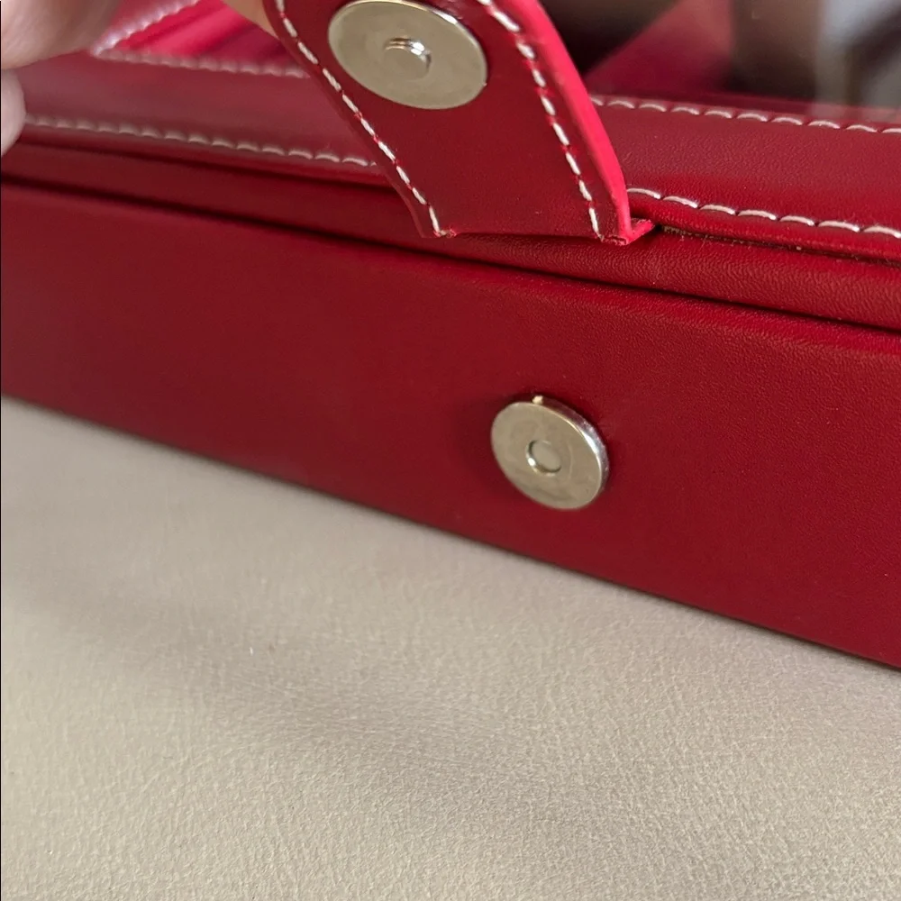 Red faux leather jewelry display box - Picture 3 of 4